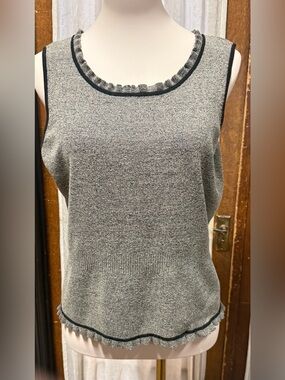 Emma James/Liz Claiborne Sleeveless Gray Light Knit Top with Ruffle Trim